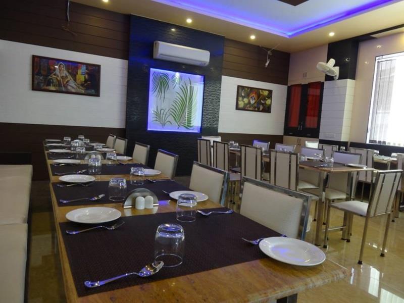 Hotel Treebo Raj Garden, Near 3*